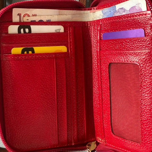 Billetera doble cierre mediana en cuero color rojo con herrajes importados y servicios para tarjetas, monedas y billetes