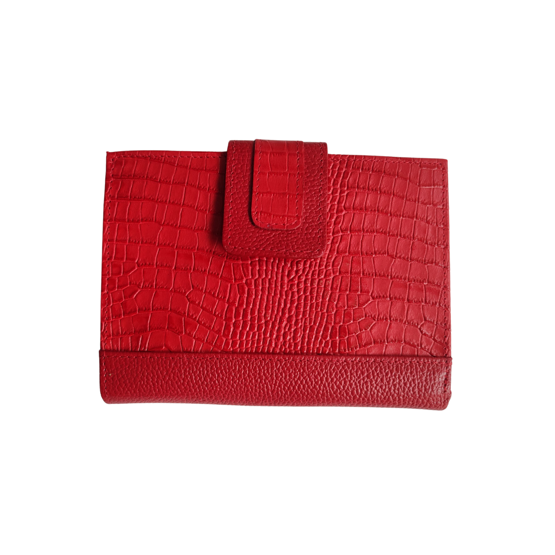Billetera porta pasaporte de cuero para mujer en color rojo vista frontal