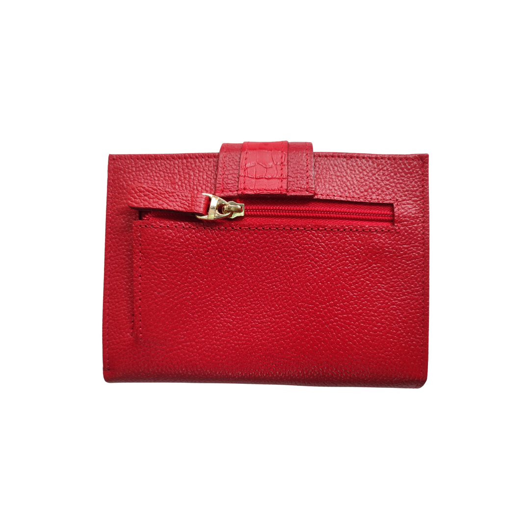 Billetera porta pasaporte de cuero para mujer en color rojo vista de atras