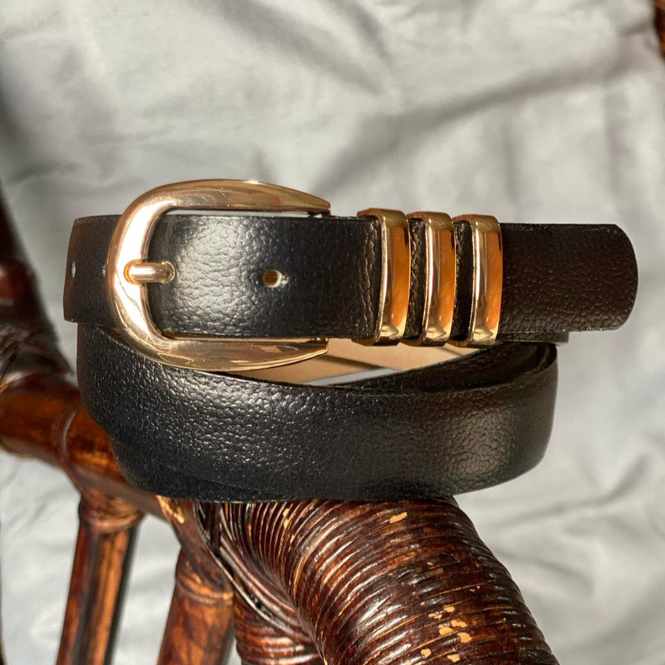 Cinturon para dama negro en cuero liso