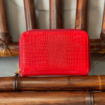 Billetera doble cierre mediana en cuero color rojo  con herrajes importados y servicios para tarjetas, monedas y billetes