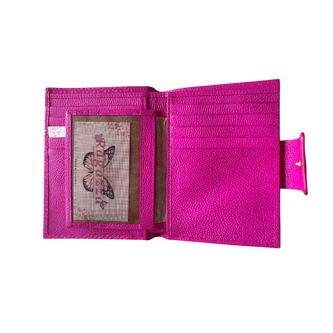 Billetera porta pasaporte color fuscia combinado con folia y cuero liso