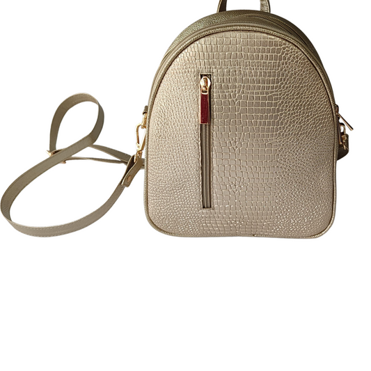 Bolso morral con función de manos libre en cuero color Dorado