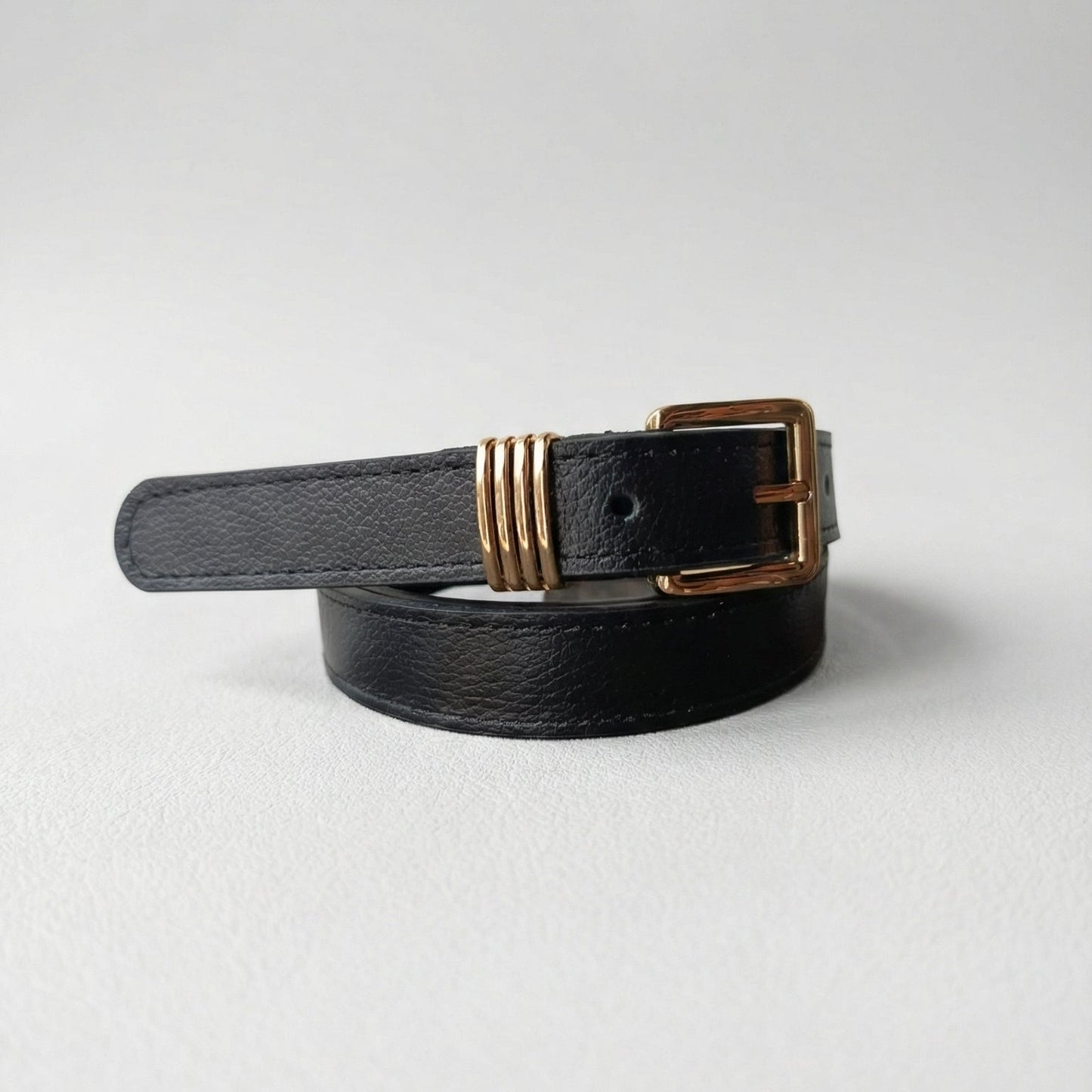 CLASSIC EN CUERO LISO NEGRO - RagazzaBolsos