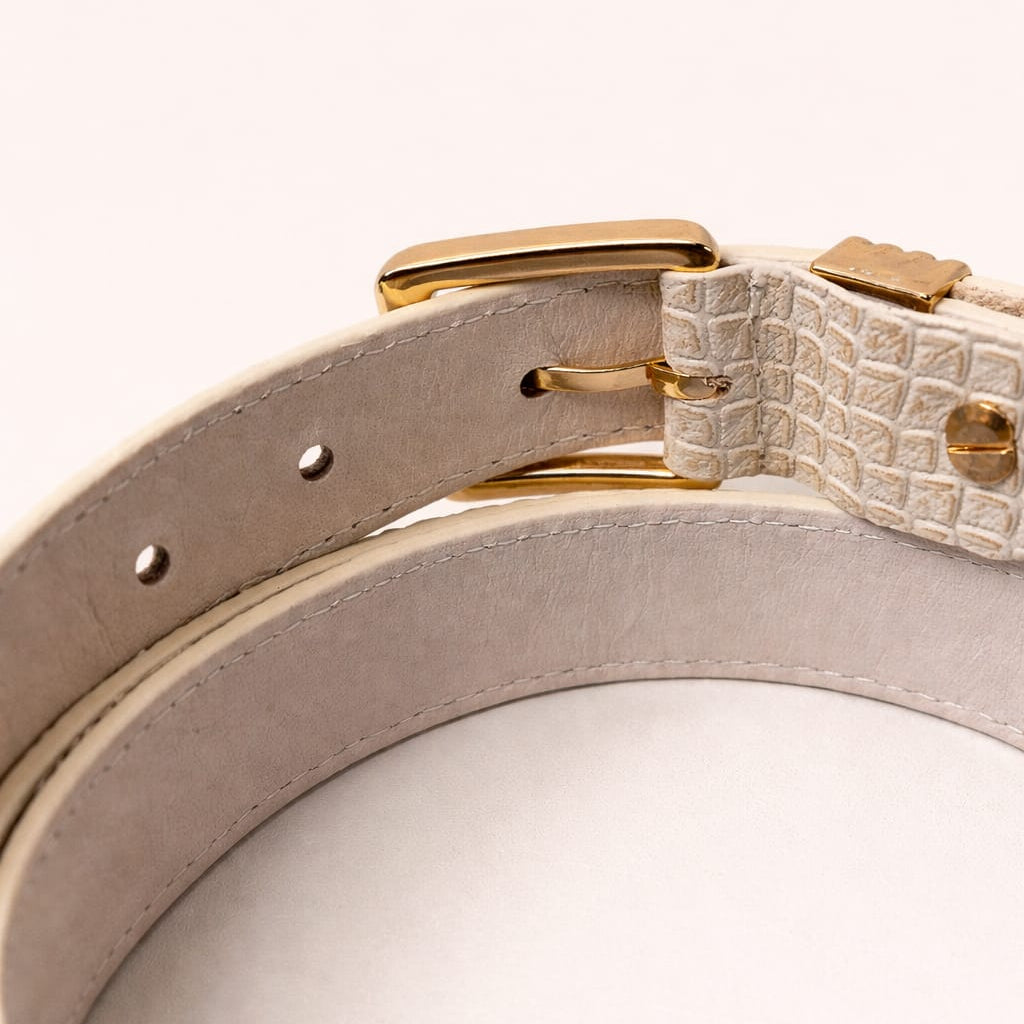 Cinturon para mujer en cuero color Beige con herrajes importados