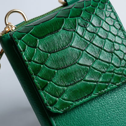 Porta celular Pandora en cuero verde bottega