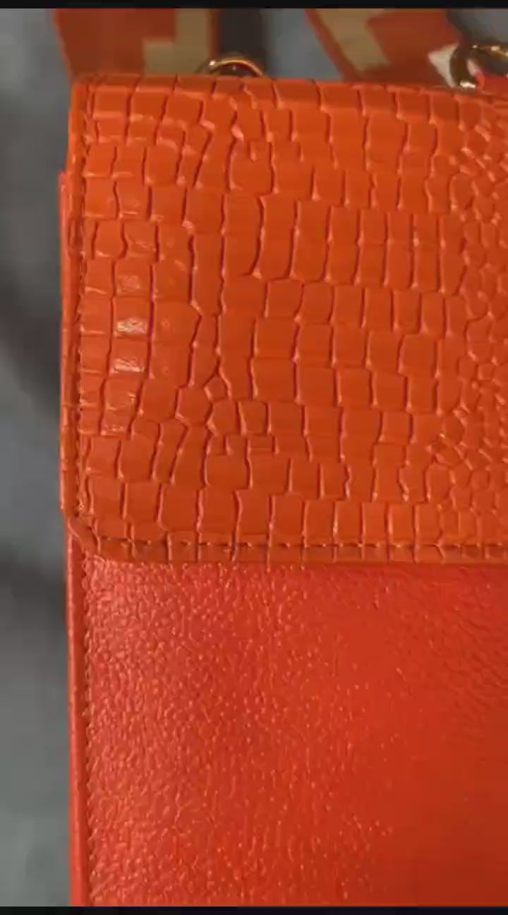 Billetera porta celular Pandora para dama en color naranja